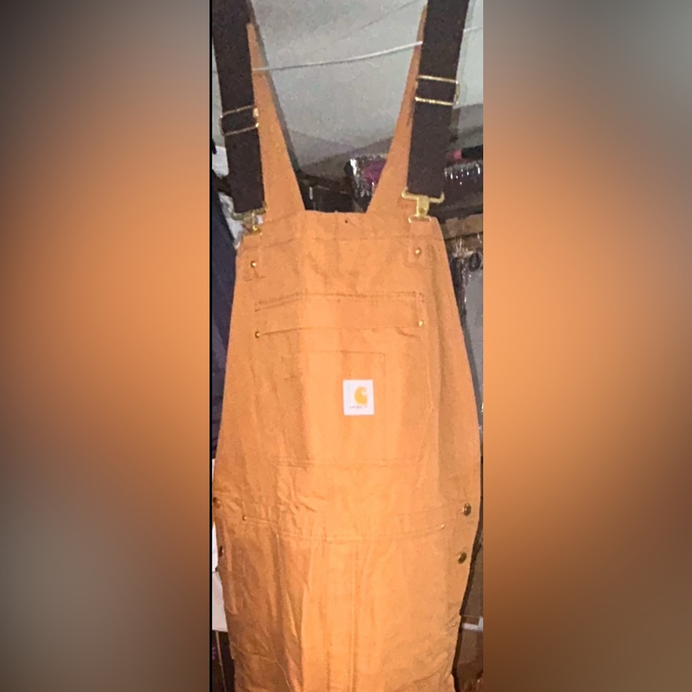 Brand new never been worn mens Carharrt XLT work bibs.